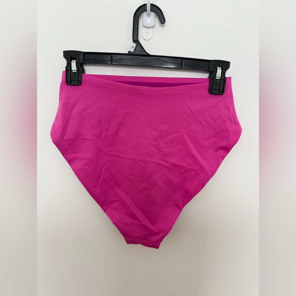 Left on Friday Hi Hi Bottom in Hot Pink - Picture 10 of 12